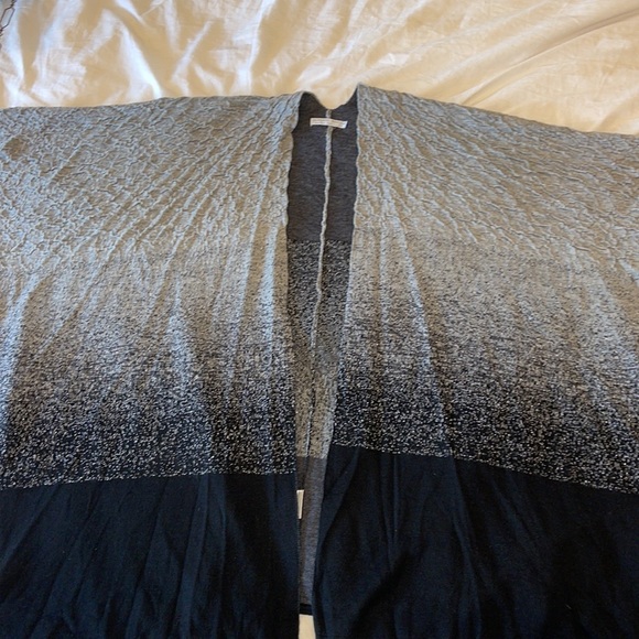 Gorgeous Alberto Makali Textured Ombré Lurex Sweater Cape - Picture 5 of 10